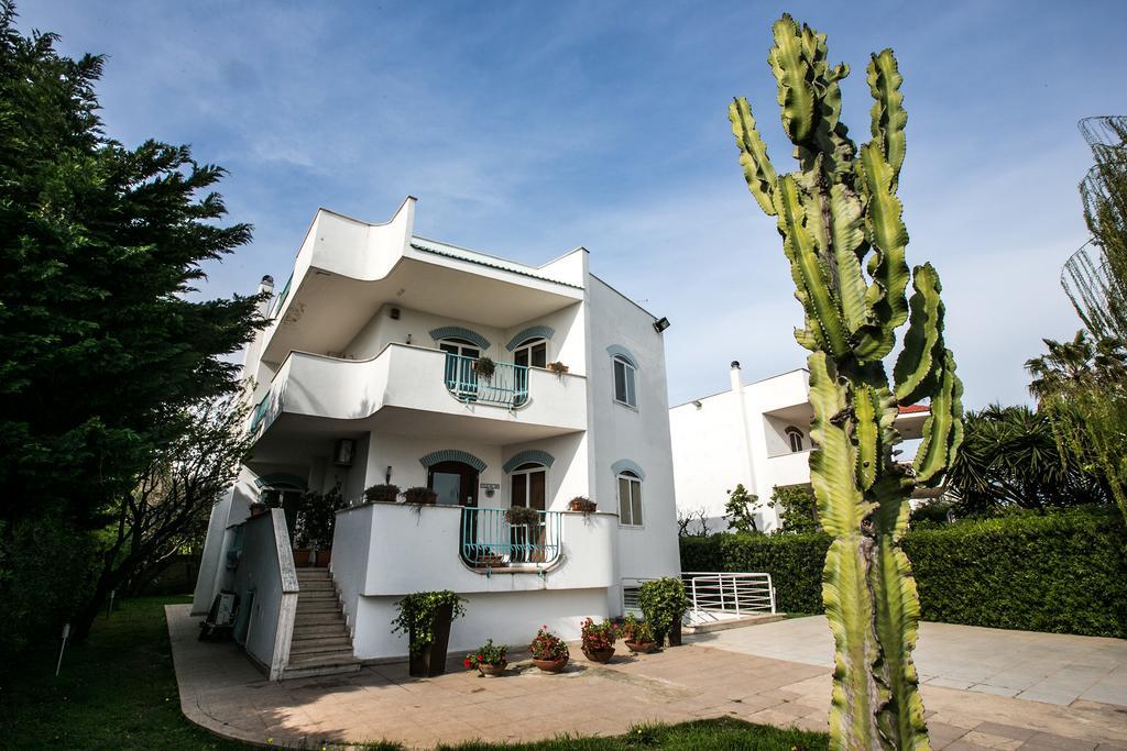 Villa Del Mar Bari Bagian luar foto